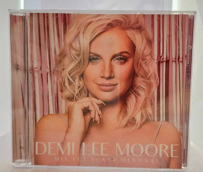 Demi Lee Moore Mis Eet Slaap Herhaal    (130)