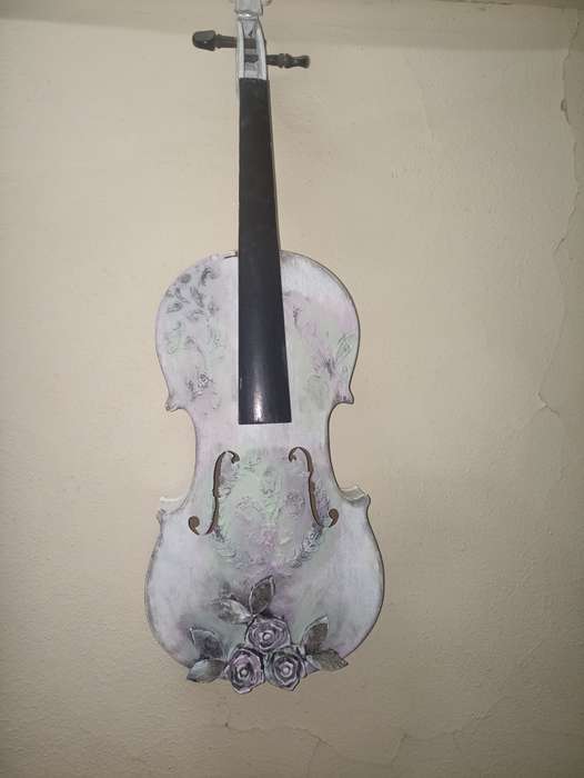 Decorated violin