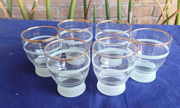 6 x Small vintage glasses