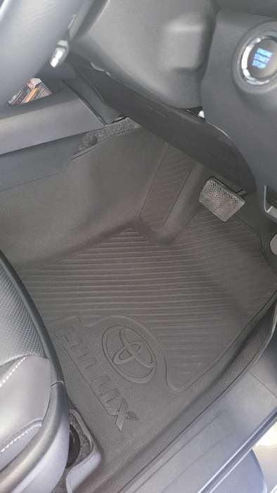 Toyota Hilux GD-6 DC Heavy duty Moulded Mats