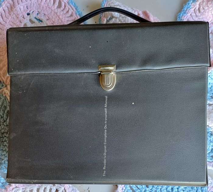 The reader`s digest complete do-it-yourself manual file/case