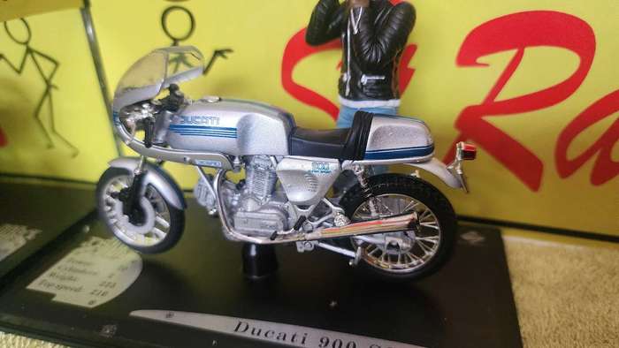 Ducati 900SS (1:18) Solido