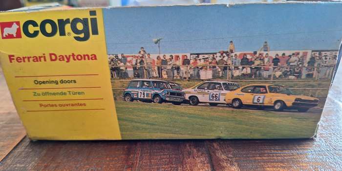 Corgi Ferrari Daytona 300