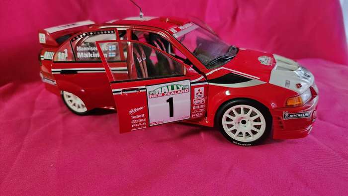 Mitsubishi Lancer "Evo" Rally  (1:18)
