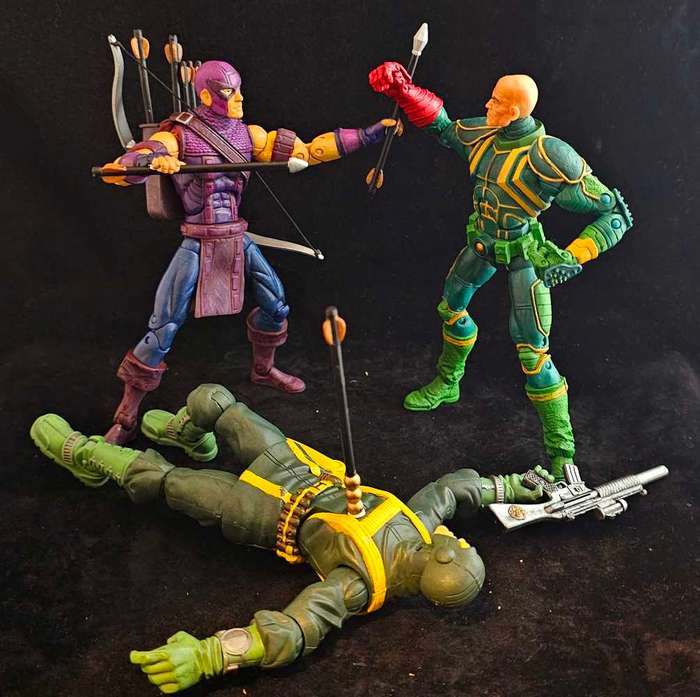ToyBiz Marvel Legends Hawkeye