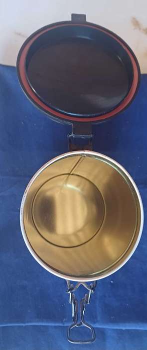 Romany creams tin