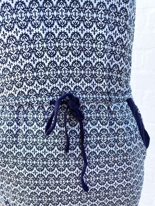Cute cool blue-and-white dress with pockets - size 10