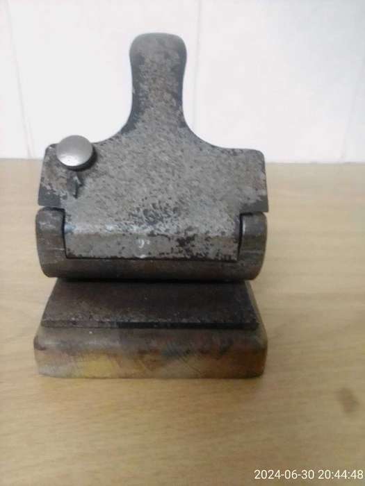 VINTAGE HEAVY DUTY OFFICE PAPER PUNCH