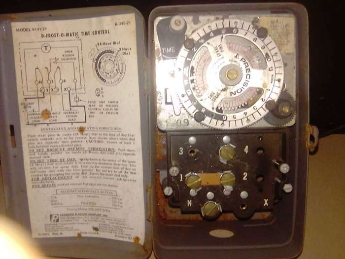D-FROST-O-MATIC TIME CONTROL TIMER.  MODEL 8141-21