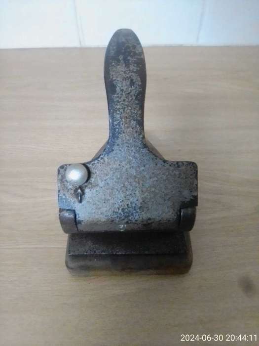 VINTAGE HEAVY DUTY OFFICE PAPER PUNCH