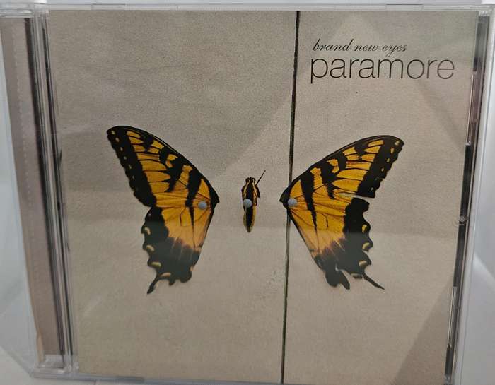 Paramore brand new eyes    (729)