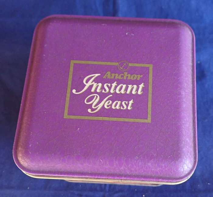 Anchor instant yeast tin