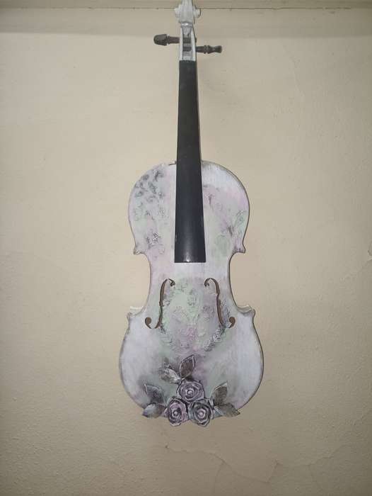 Decorated violin