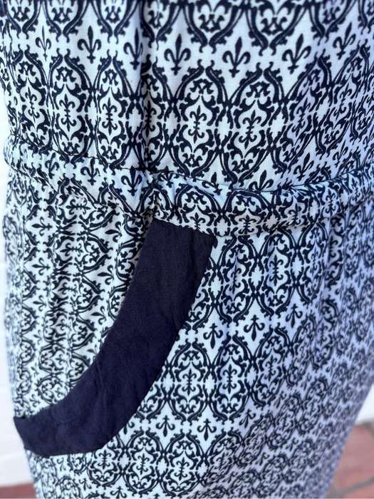 Cute cool blue-and-white dress with pockets - size 10