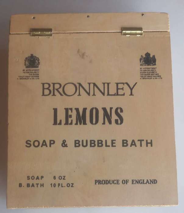 Bronnley lemons soap & bubble bath wooden box