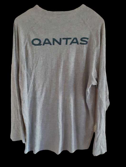 Qantas Long Sleeve T Shirt Size L