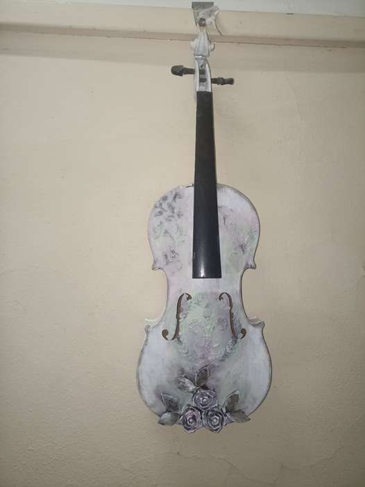 Decorated violin