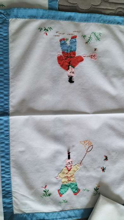 Chinoserie Table Runner with 8 Placemats & Serviettes