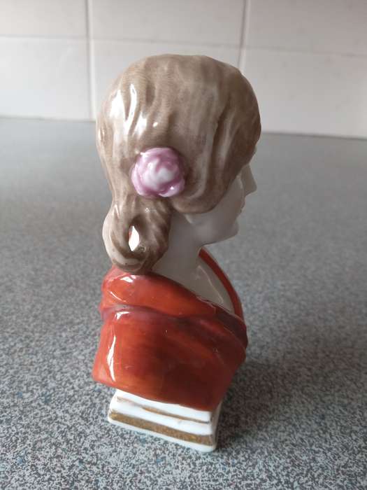 Chelsea Porcelain Bust `HIGHLAND` - (Gold Anchor Mark)