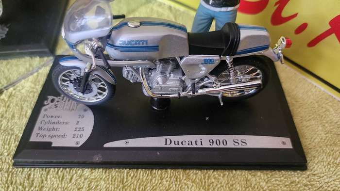 Ducati 900SS (1:18) Solido