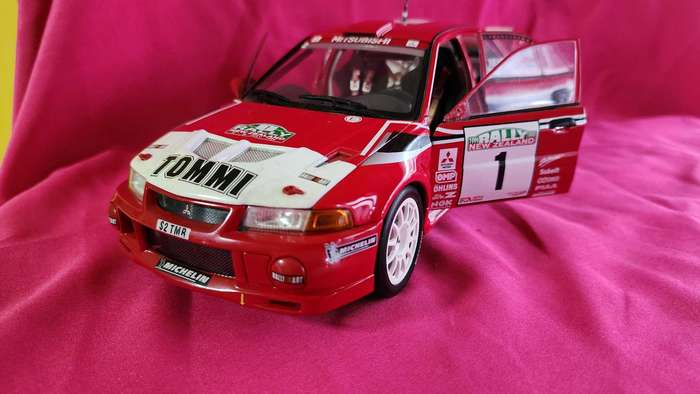 Mitsubishi Lancer "Evo" Rally  (1:18)