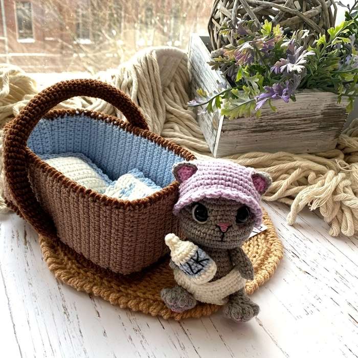 Toy Dolls Items Cute kitten and its cot  not finished