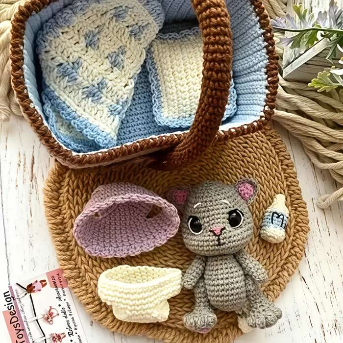 Toy Dolls Items Cute kitten and its cot  not finished
