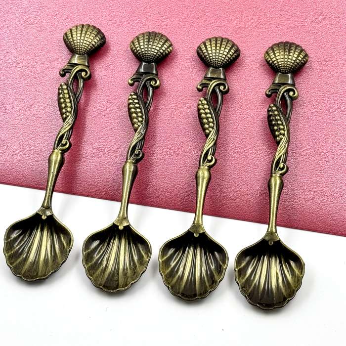 4pcs Vintage Seashell Dessert Spoons Elegant Antique Bronze Metal Coffee Ice Cream Tea Sti