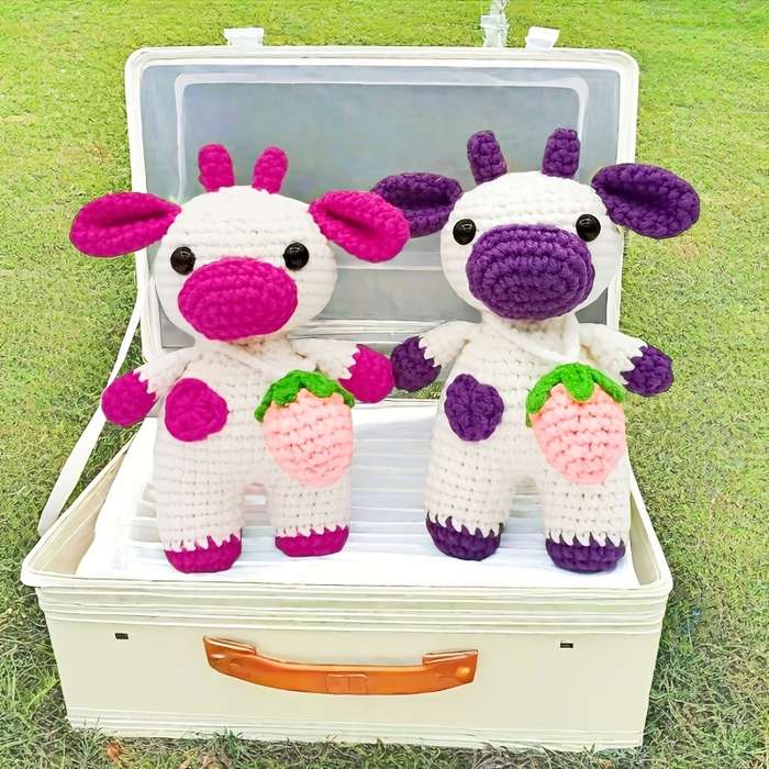 Toy Dolls Model 2pcs Couple Strawberry Cow Kit