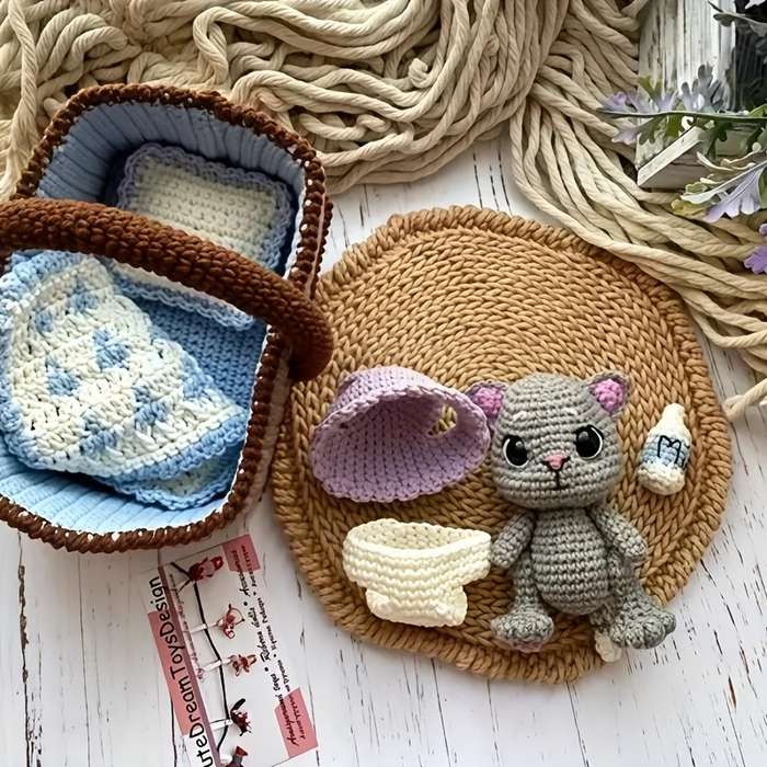 Toy Dolls Items Cute kitten and its cot  not finished