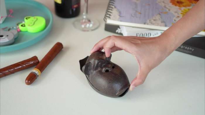 1pc Vintage Cast Iron Monkey Ashtray with Lid Unique Orangutan Design Perfect for Home Office
