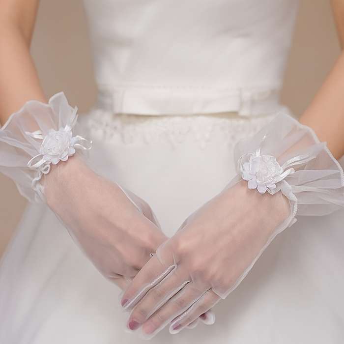 1 Pair Light Gold Lace Bridal Gloves