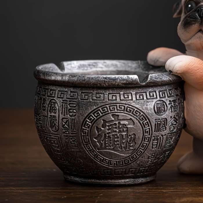 1pc Unique Resin Pug Ashtray Creative Cartoon Dog Design for Home Office Hotel Decor Per