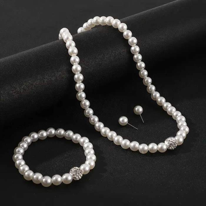 1 necklace + 1 bracelet + 2 earrings. Elegant and minimalist faux Imitation Pearl jewelry set