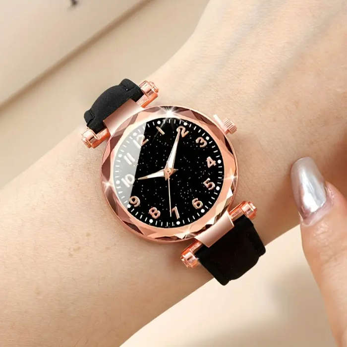 Lovely 5-Piece Women's Watch And Heart Jewelry Set