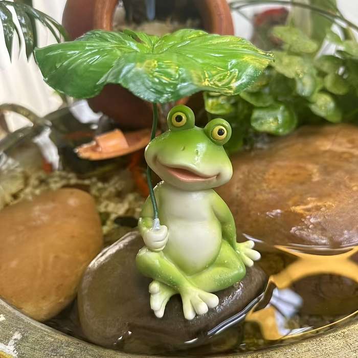 1pc 2D Flat Whimsical Resin Frog Holding for Lotus Leaf Figurine Handcrafted Garden Patio Pond Decor