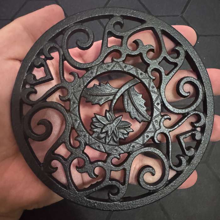 1pc Cast Iron Trivet Flower Cast Iron Trivet with Pegs Heat Resistant Iron Trivet Metal Trivets fo