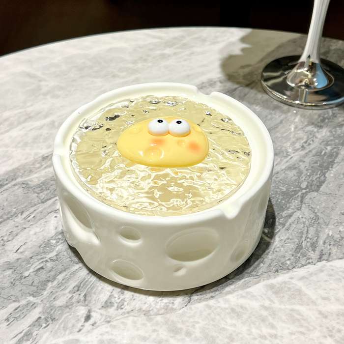 1pc Creative Fun Cheese Ceramic Ashtray with lid soot does not fly can be used for decoration su