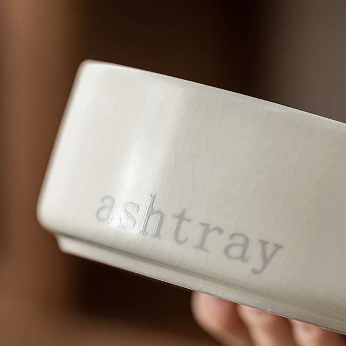 1pc Creative Ashtray European Simple Ashtray Ceramic Style Personality Living Room High-end Ornamen