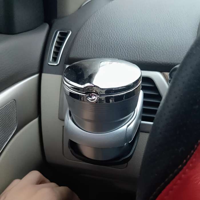 1pc Multifunctional Car Ashtray with Lid Metal + ABS Plastic Can Automatically Pop Open to Sea