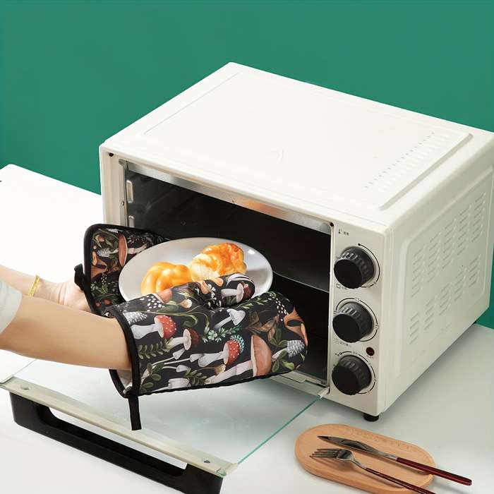 2pcs Polyester Digital Print Mushroom Pattern Kitchen Baking Oven Mittens Heatproof Mats Dining