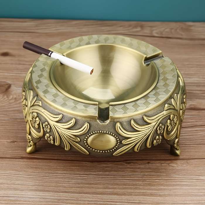 1pc Vintage European Style Metal Ashtray Round Decorative Ashtray for Living Room Coffee Table