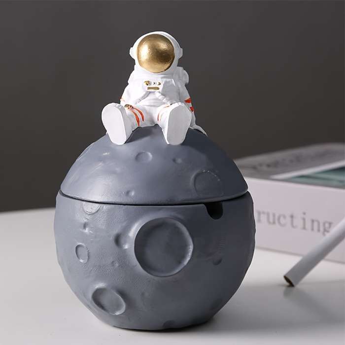 1pc Astronaut Decoration Ornament With Lid Featuring A Space-themed Resin Craft Suitable For Home