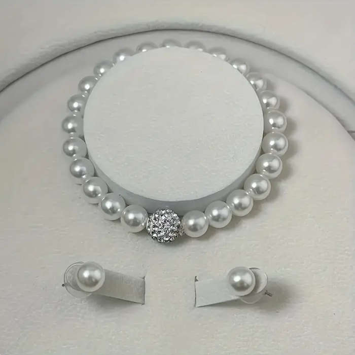 1 necklace + 1 bracelet + 2 earrings. Elegant and minimalist faux Imitation Pearl jewelry set