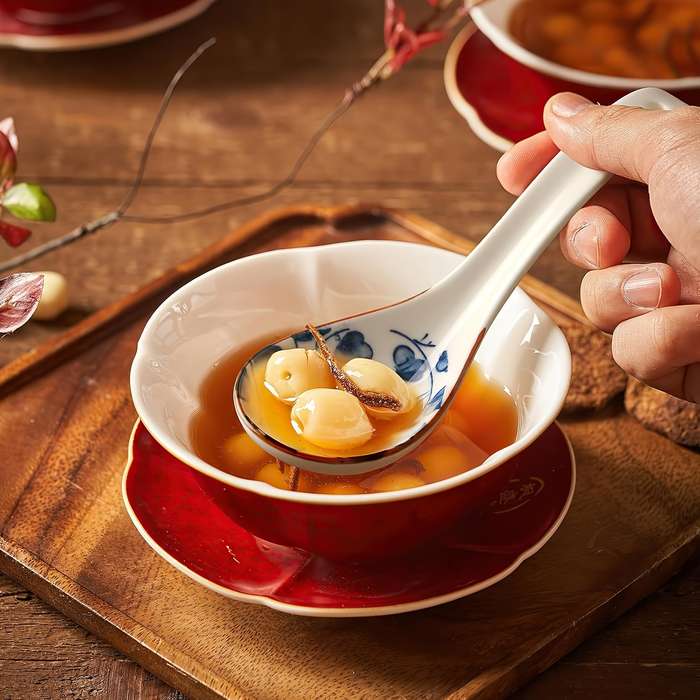 4pcs Blue White Ceramic Asian Soup Spoons 16.0cm Round with Elegant Floral Butterfly Desig