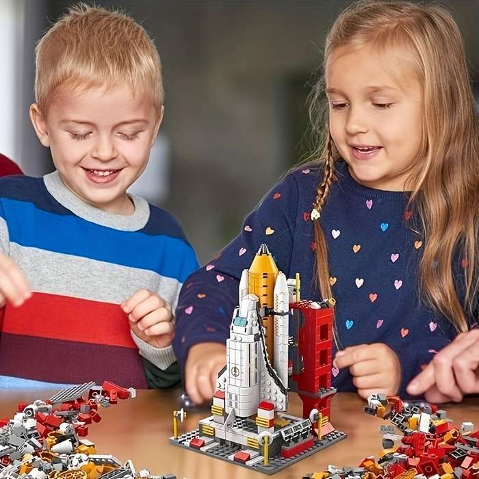 1000pcs Space Exploration Shuttle Building Set with Launch Control Center Red 6-in-