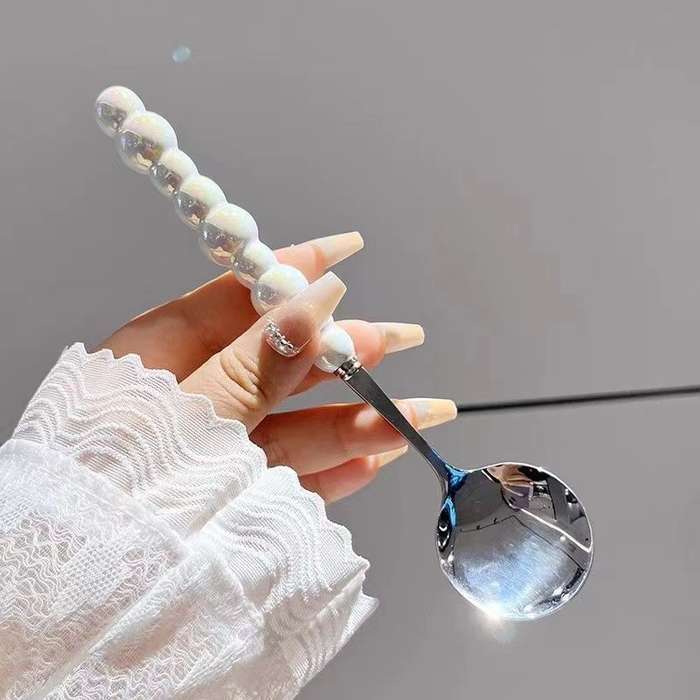 4pcs Cute Girl Style Pearl Spoon Four Packs Random Hair