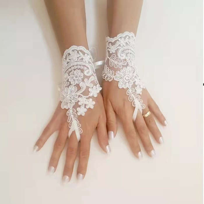 1 Pair White White Lace Fingerless Bridal Gloves