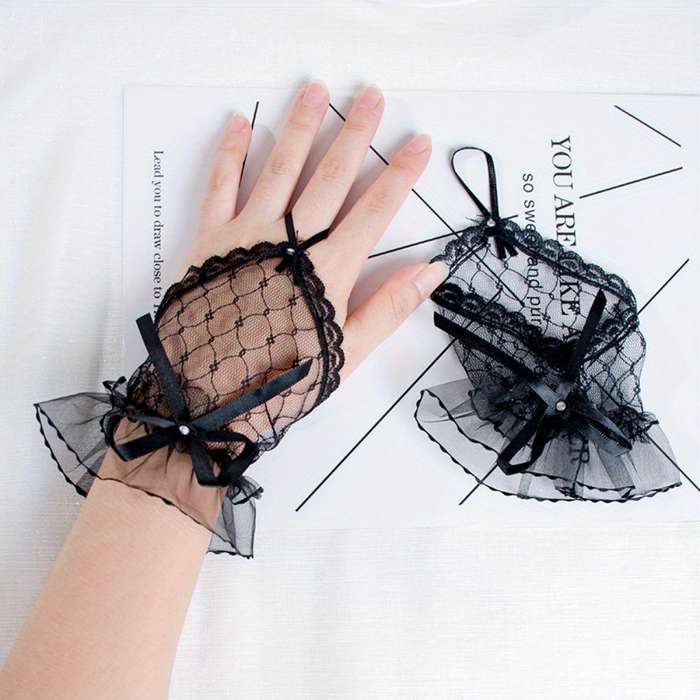 1 Pair Black Lace Short Gloves