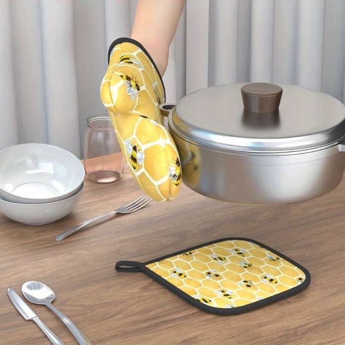 2pcs Heat-Resistant Oven Mitts Pot Holders Beehive Yellow with Black Tips 26.92x17.02 cm